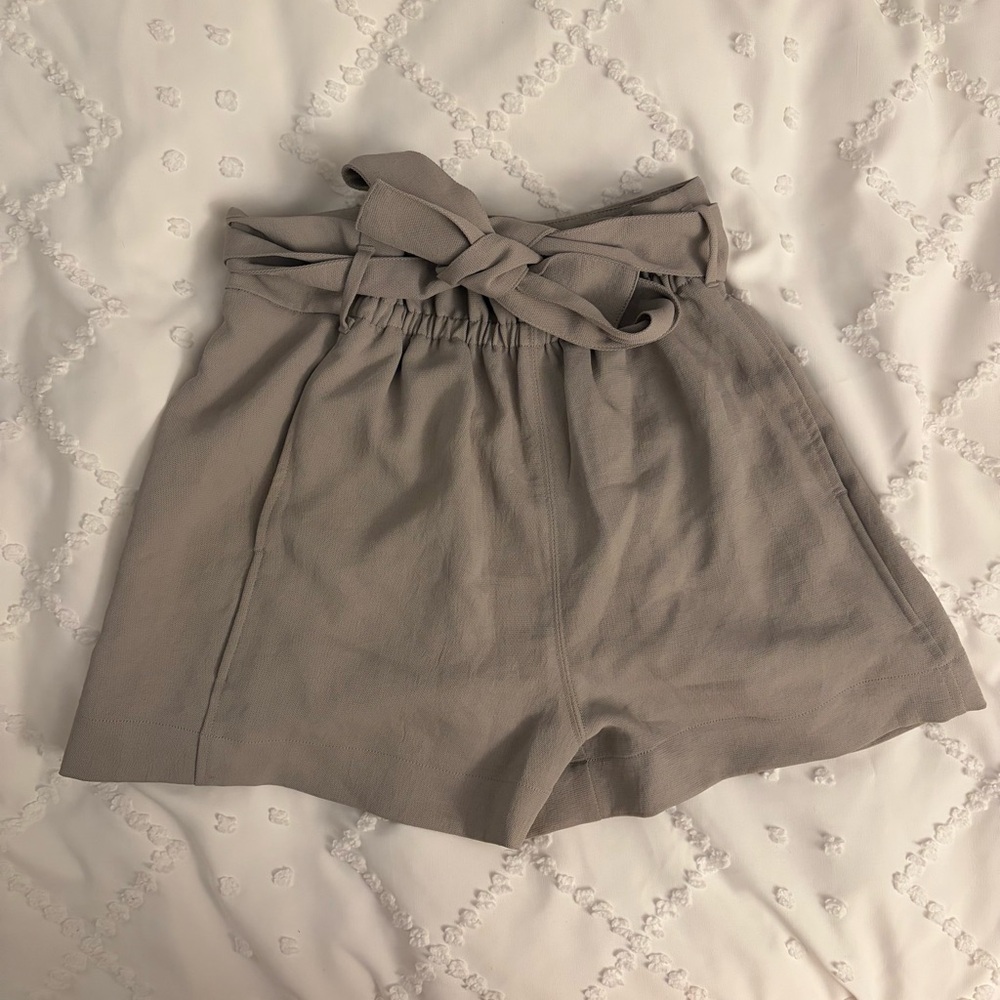 Aritzia Wilfred Gray Tie-Waist High-Waisted Shorts